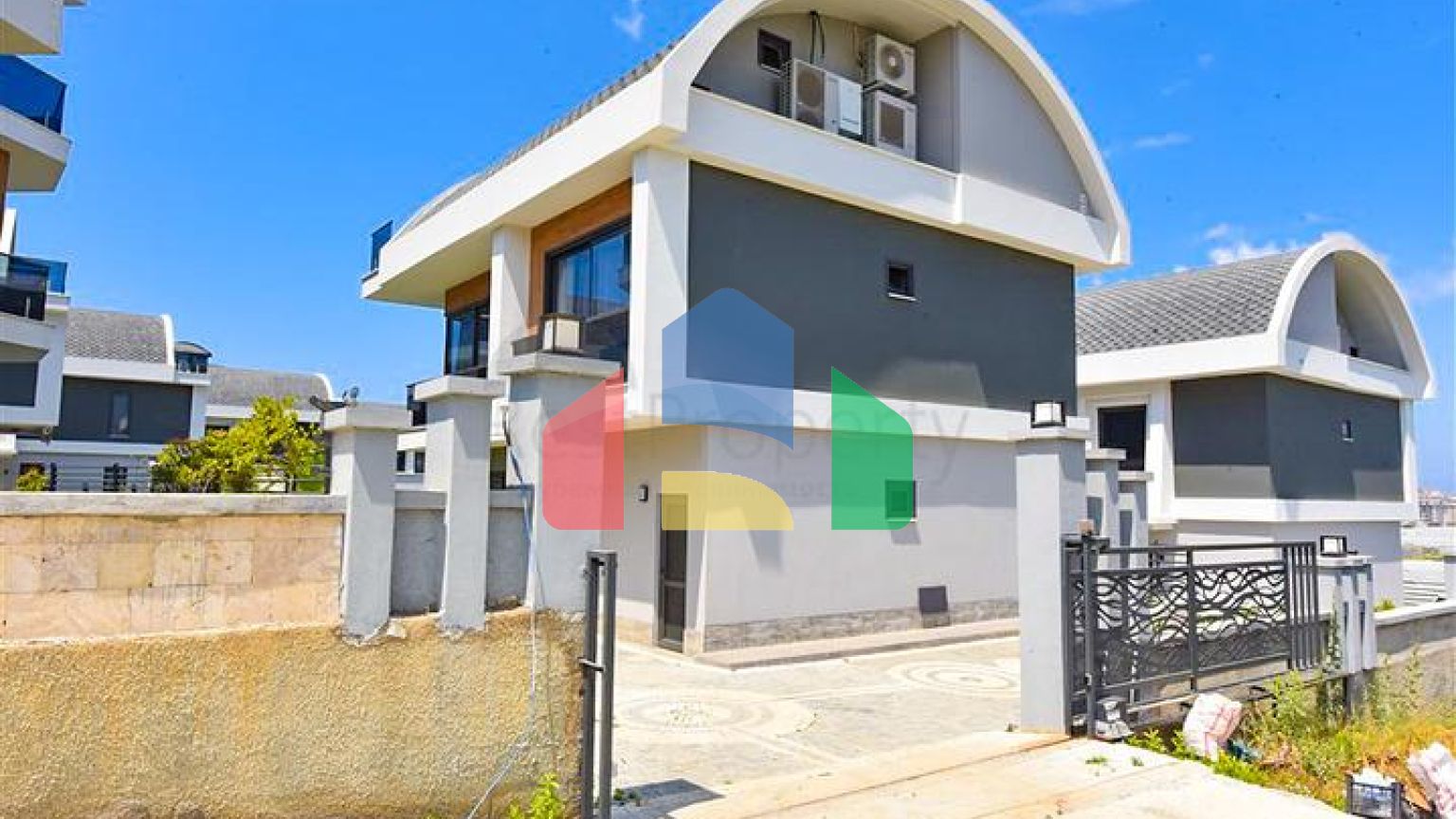 Вилла 4+1 с современным дизайном в живописном районе Каргыджак