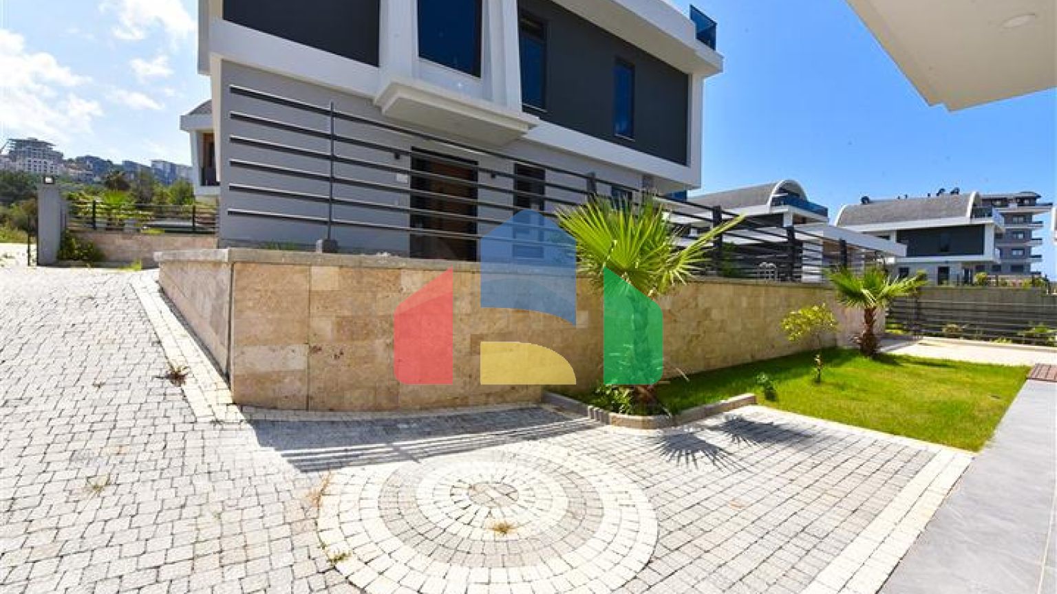 Вилла 4+1 с современным дизайном в живописном районе Каргыджак