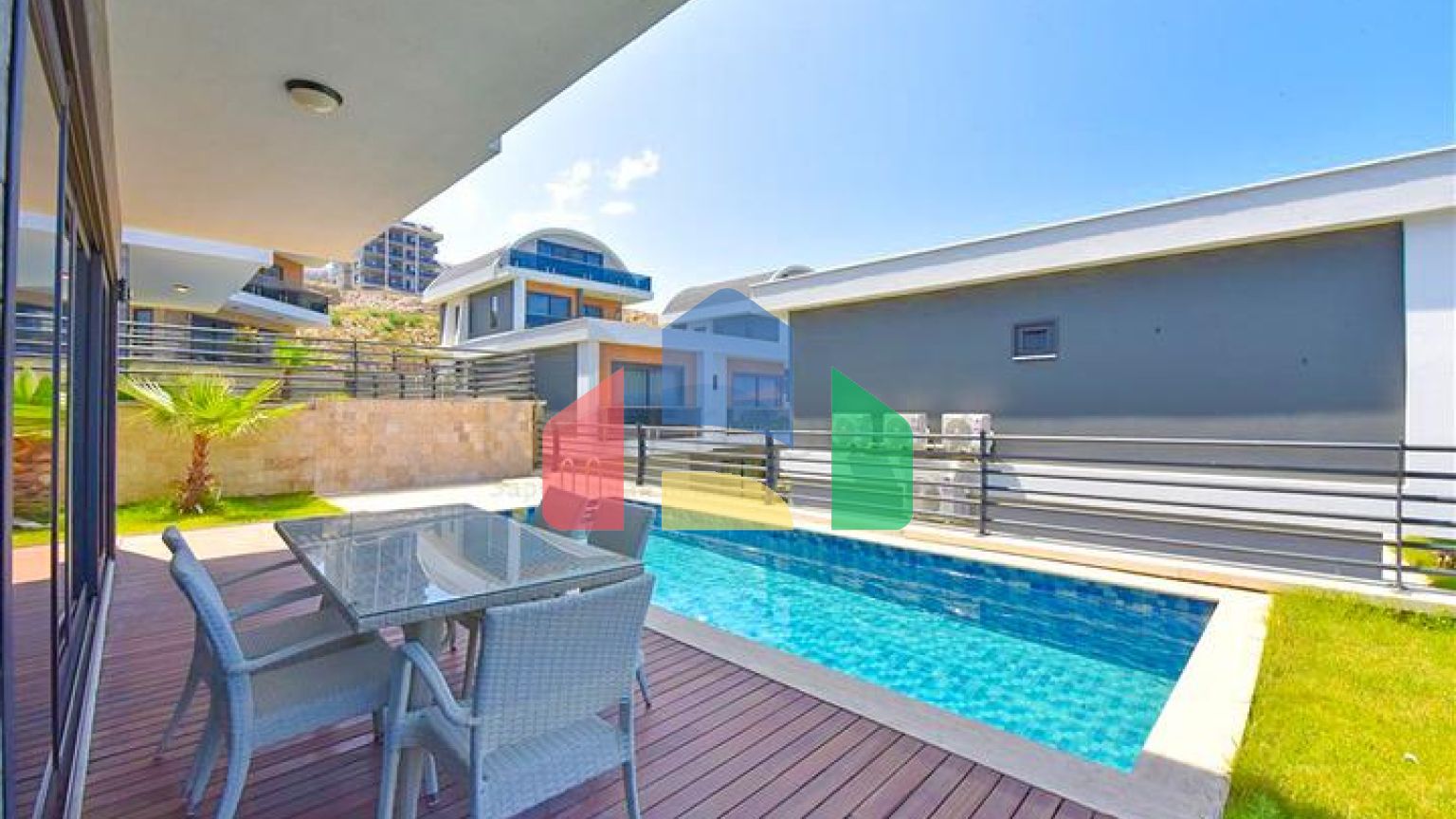 Вилла 4+1 с современным дизайном в живописном районе Каргыджак