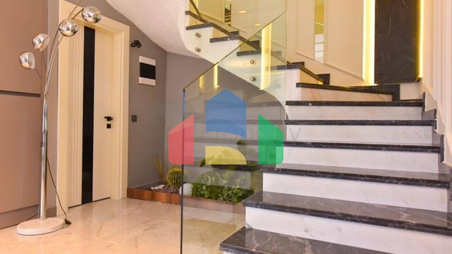 Вилла 4+1 с современным дизайном в живописном районе Каргыджак