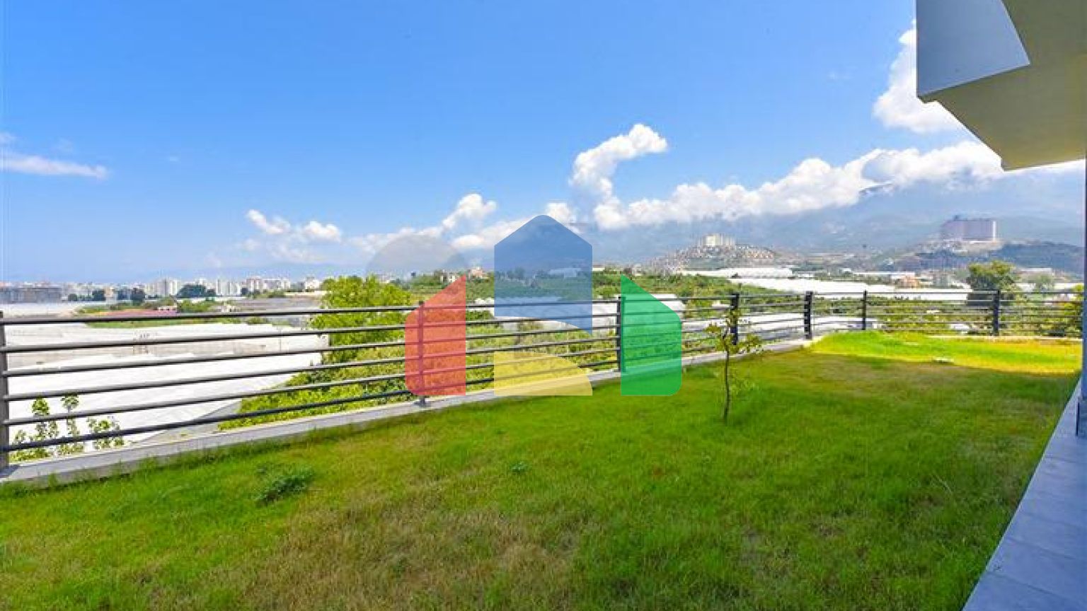 Вилла 4+1 с современным дизайном в живописном районе Каргыджак