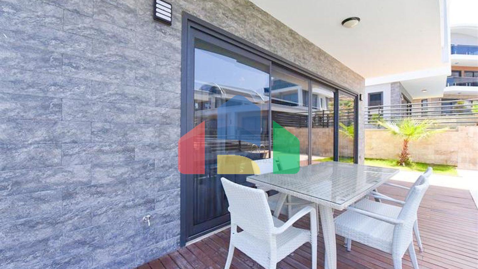 Вилла 4+1 с современным дизайном в живописном районе Каргыджак