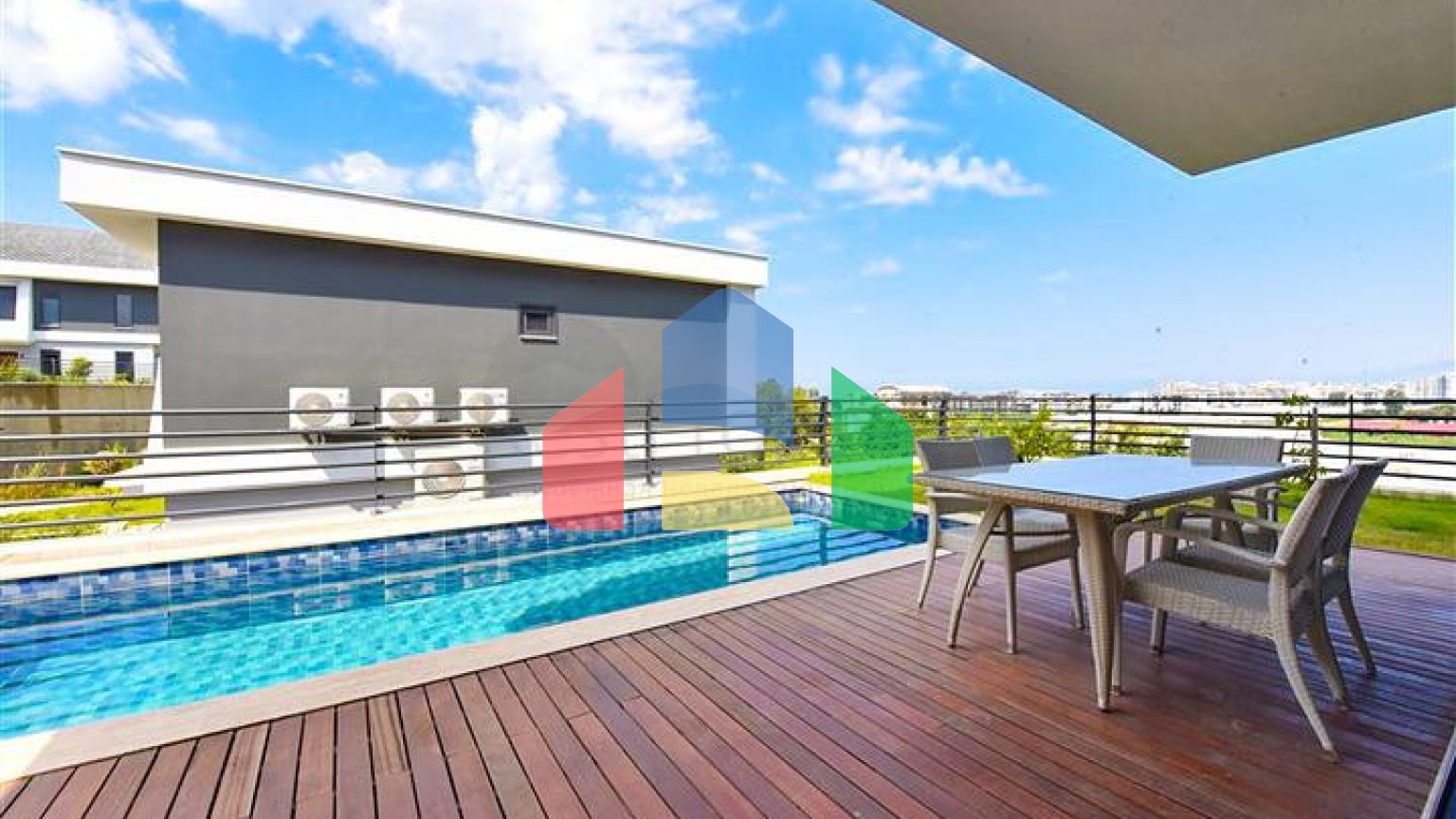 Вилла 4+1 с современным дизайном в живописном районе Каргыджак