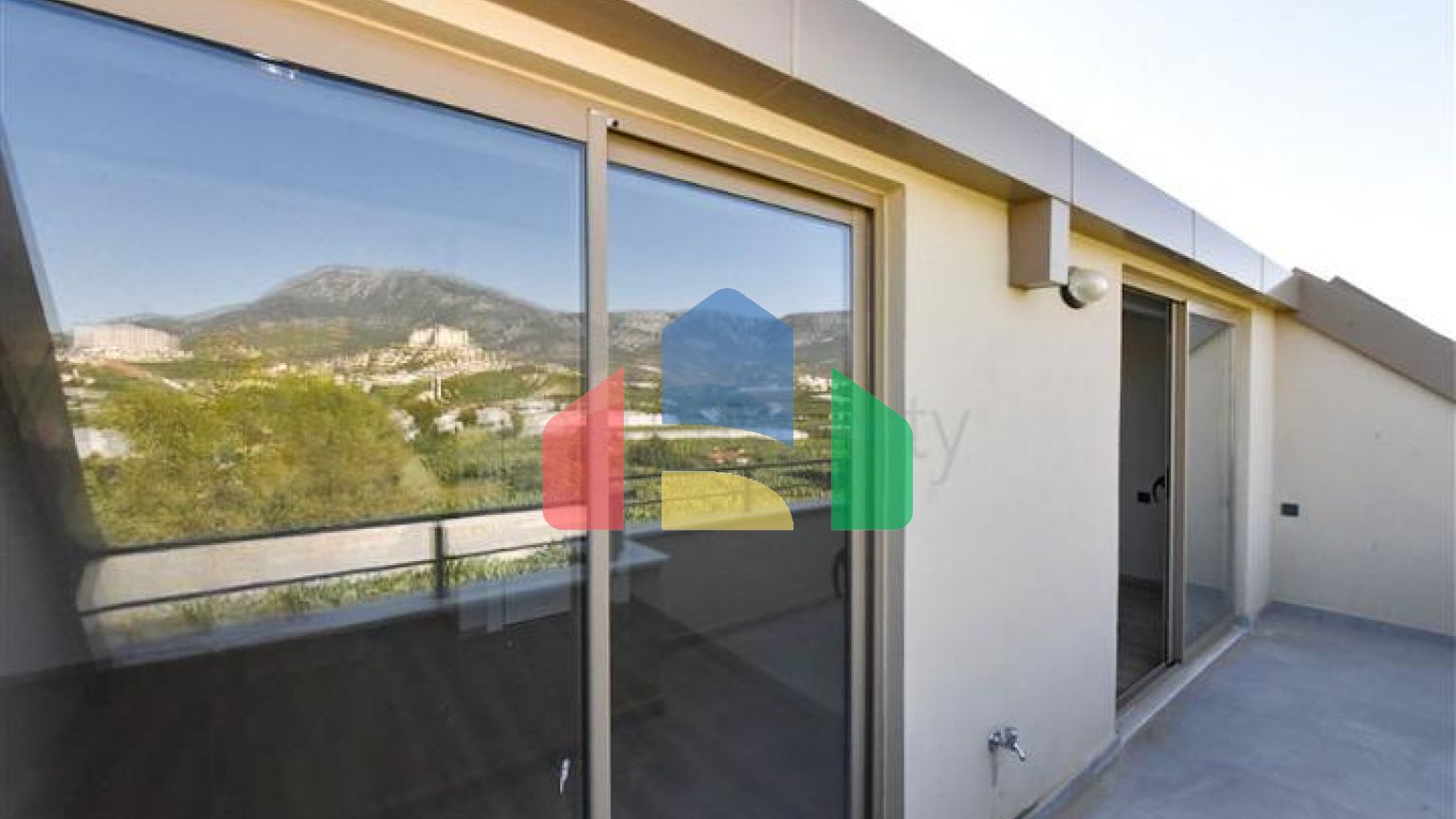 Пентхаус 3+1 с открытым видом на горы в районе Каргыджак