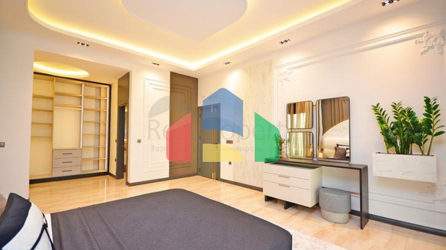 Вілла 6 + 1 з власним басейном