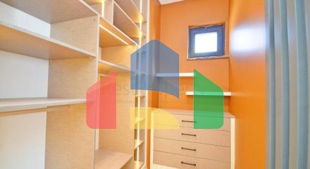 Вілла 6 + 1 з власним басейном