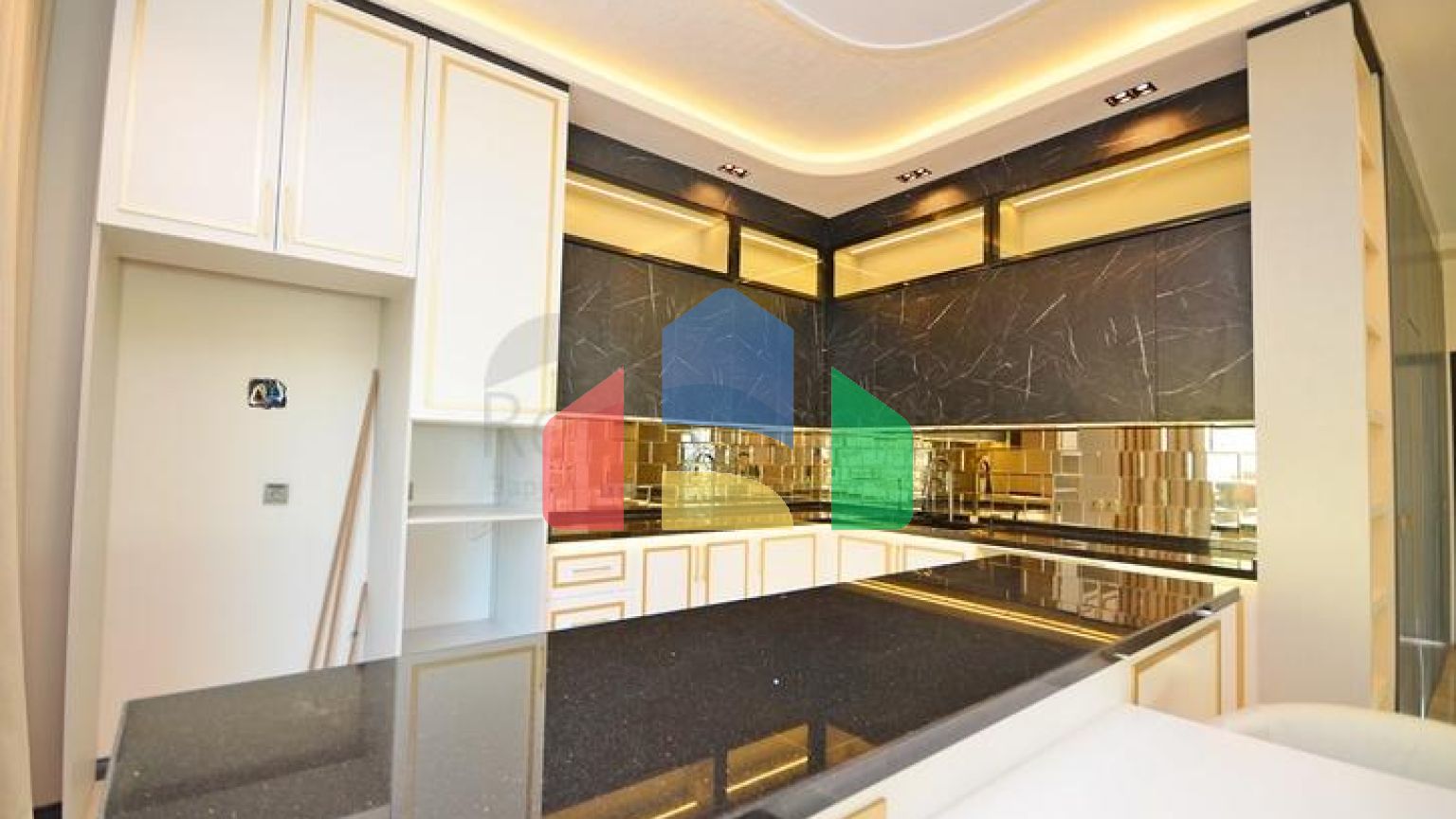 Вілла 6 + 1 з власним басейном