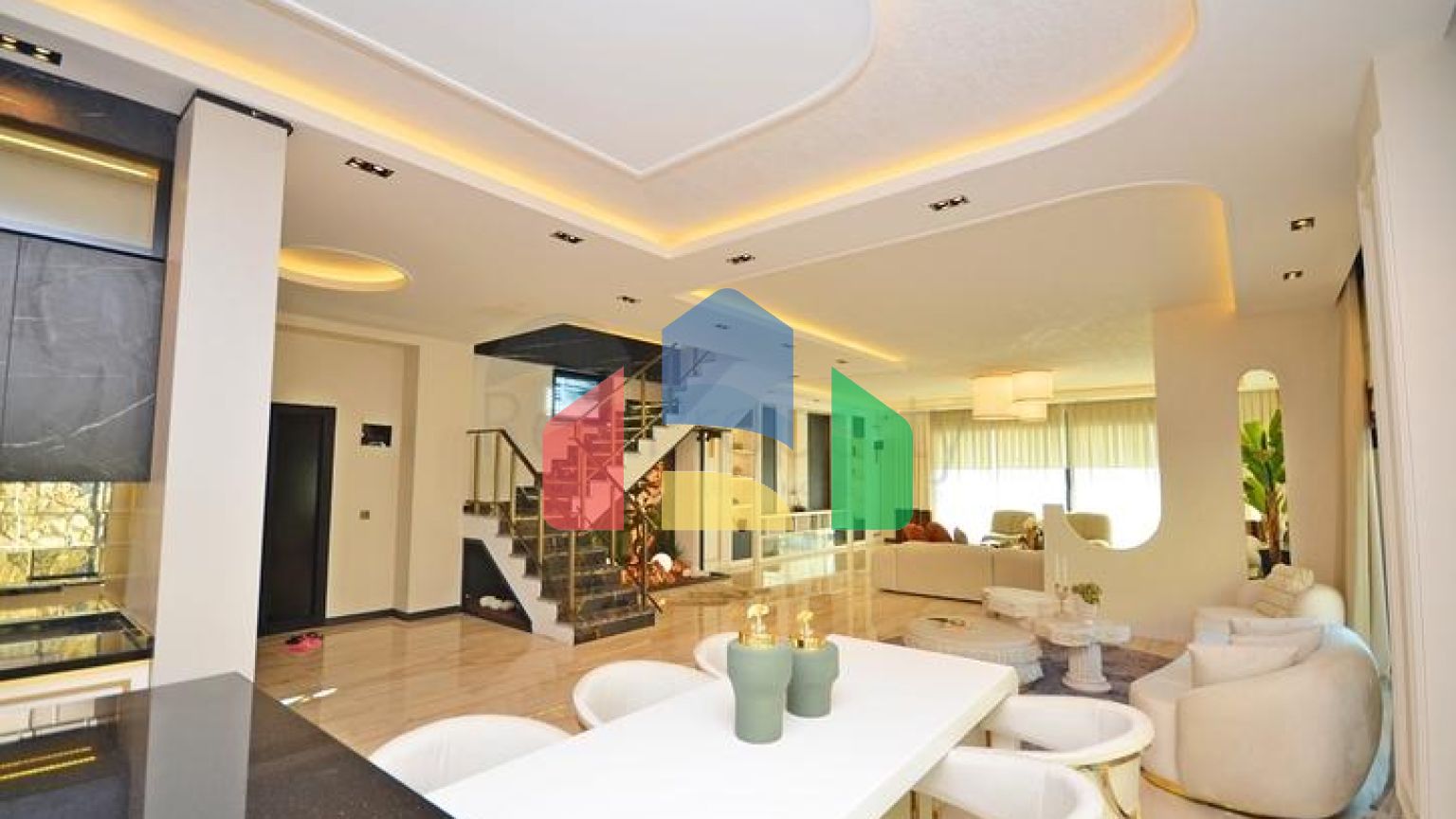 Вілла 6 + 1 з власним басейном