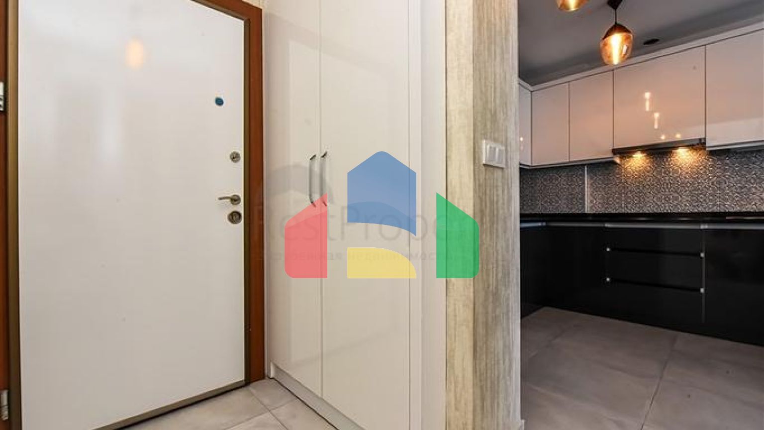 Сучасні апартаменти з панорамним видом на море