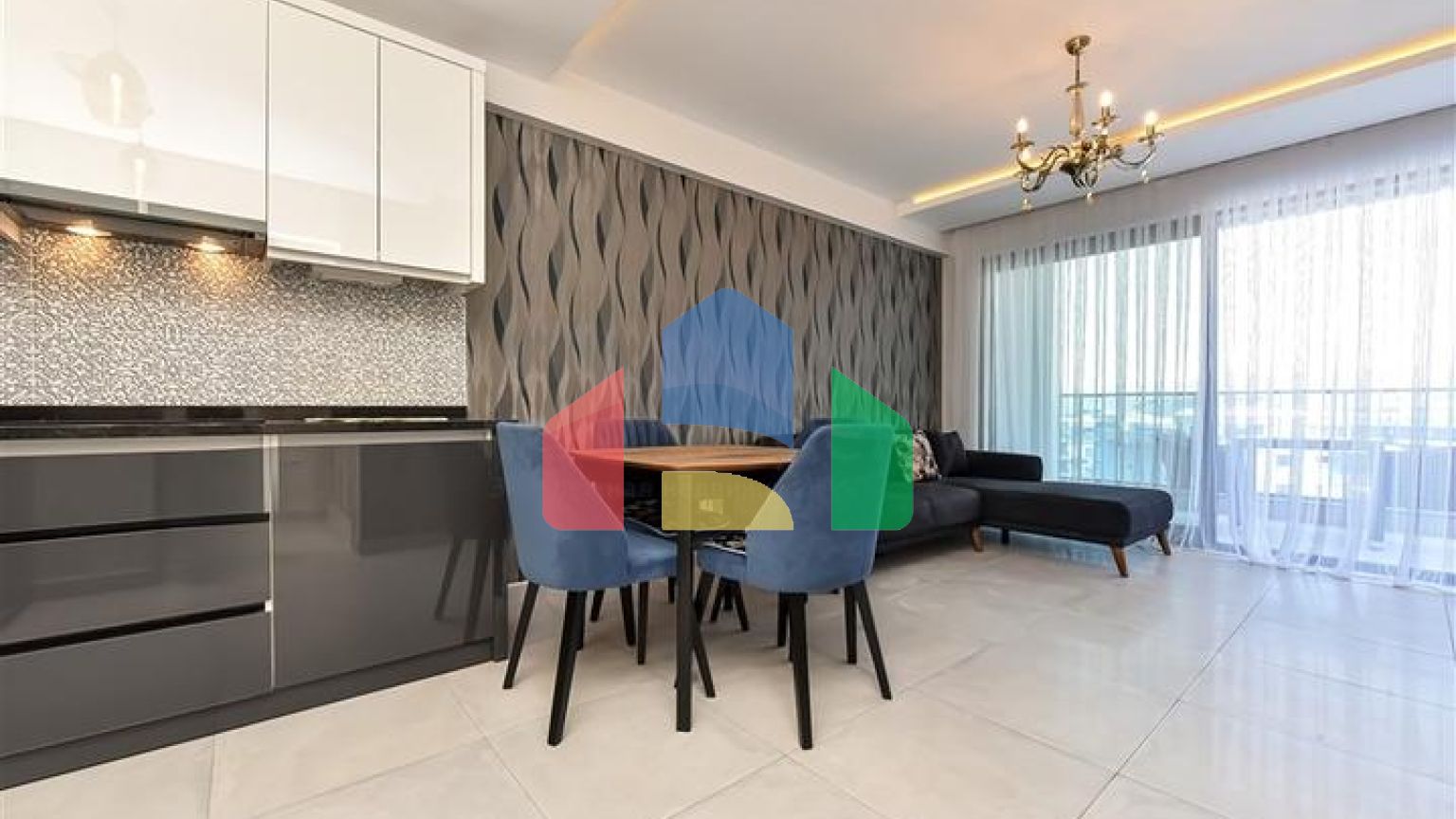 Сучасні апартаменти з панорамним видом на море