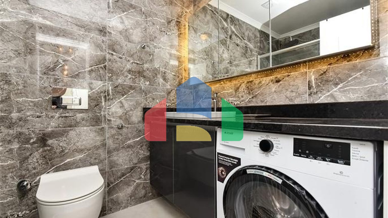 Сучасні апартаменти з панорамним видом на море