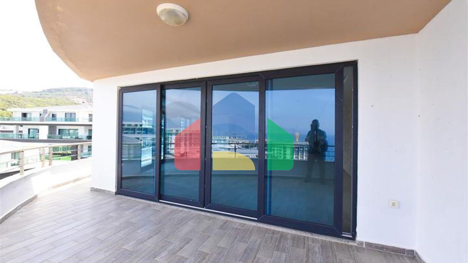 Роскошный пентхаус с видом на Средиземное море в районе Каргыджак