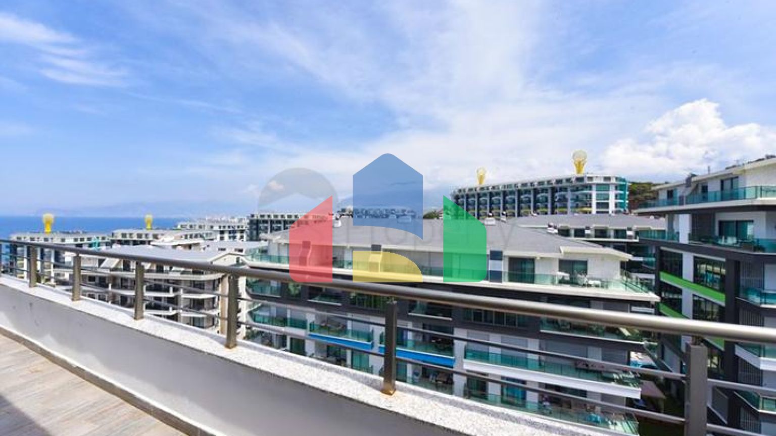 Роскошный пентхаус с видом на Средиземное море в районе Каргыджак