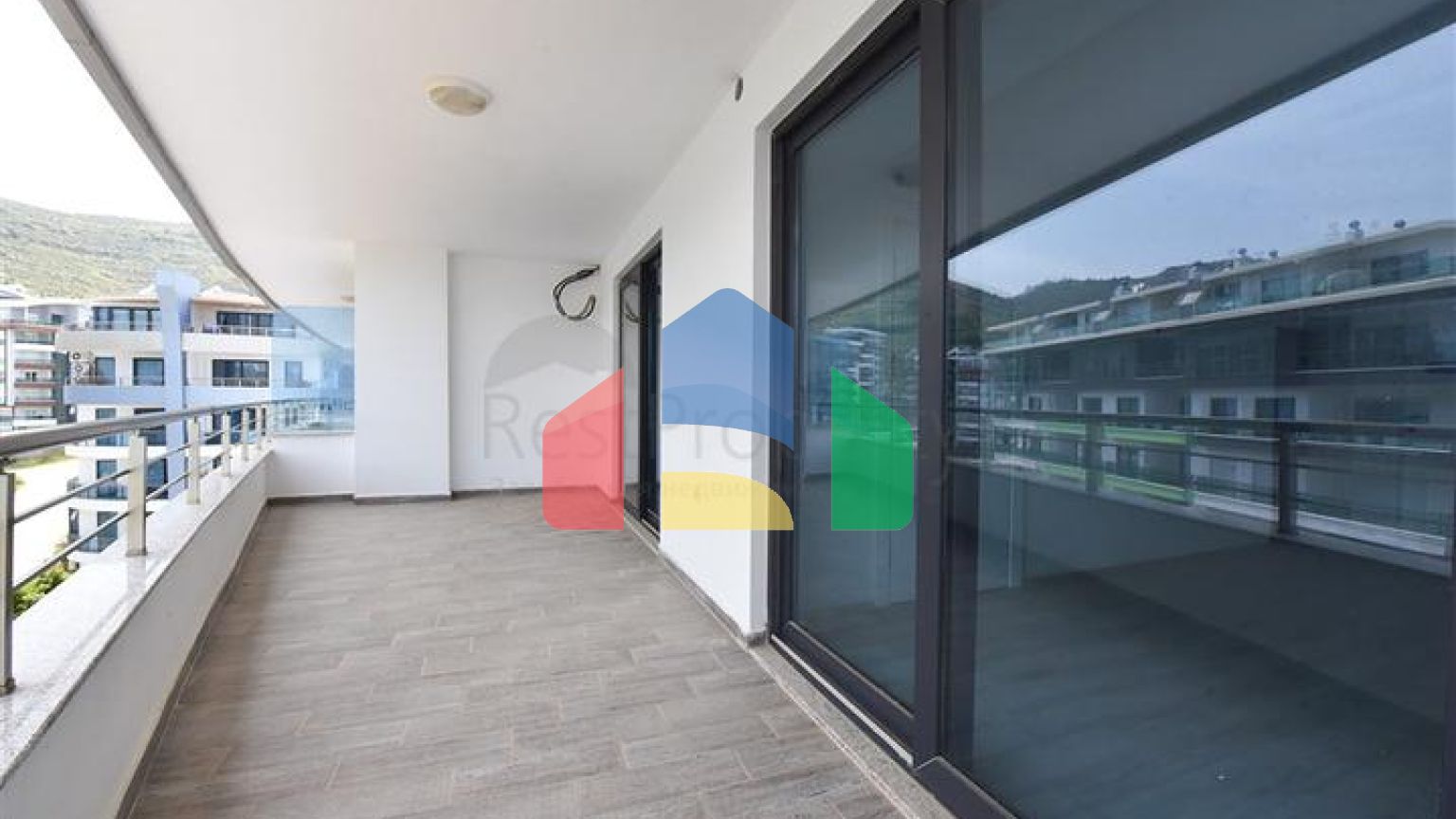 Роскошный пентхаус с видом на Средиземное море в районе Каргыджак