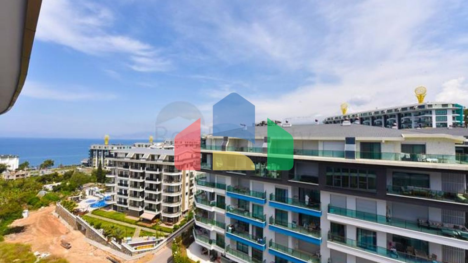 Роскошный пентхаус с видом на Средиземное море в районе Каргыджак