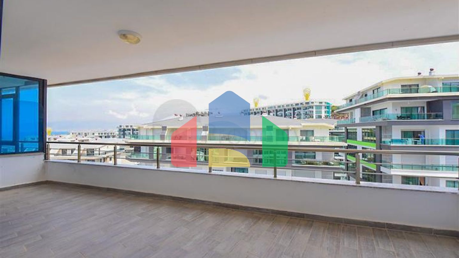 Роскошный пентхаус с видом на Средиземное море в районе Каргыджак