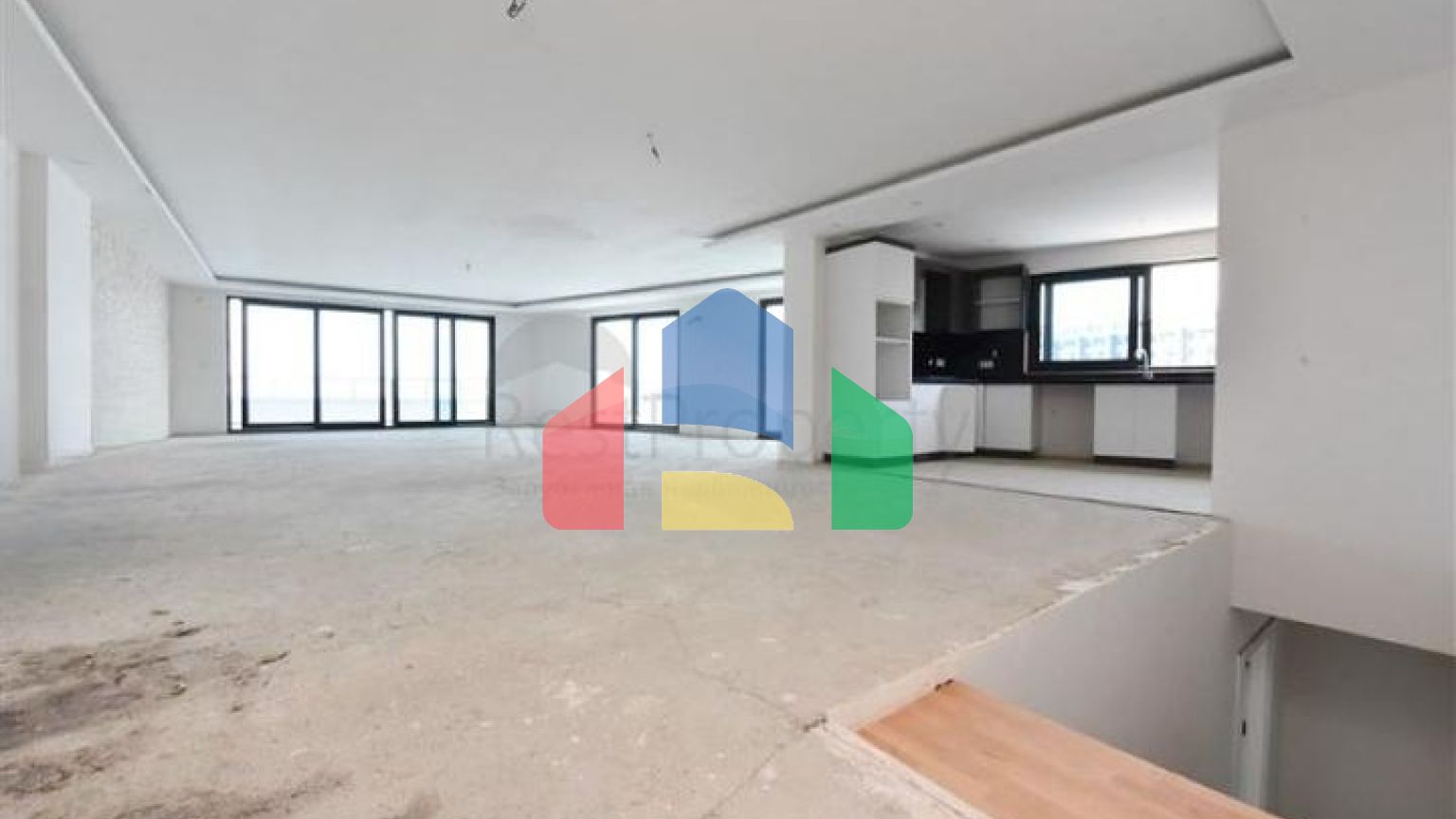 Роскошный пентхаус с видом на Средиземное море в районе Каргыджак