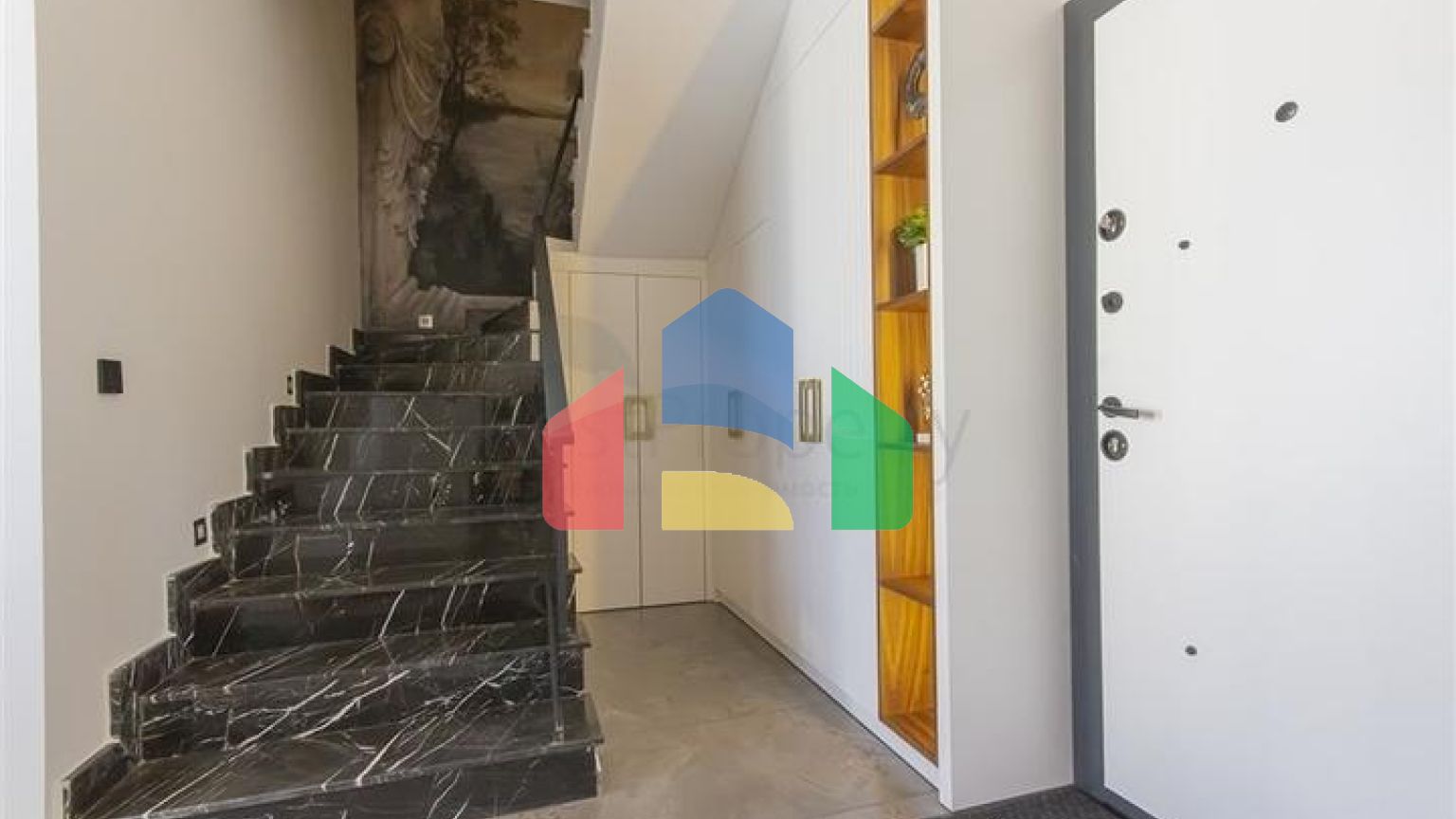 Роскошный пентхаус с видом на море в 50 метрах от моря