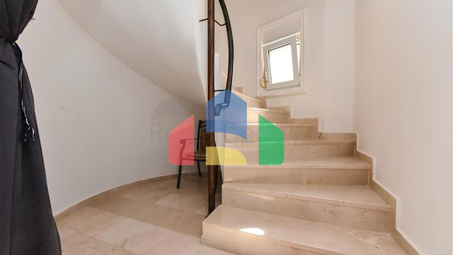 Трёхспальная вилла с элегантным ремонтом