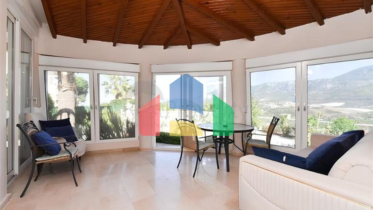 Трёхспальная вилла с элегантным ремонтом