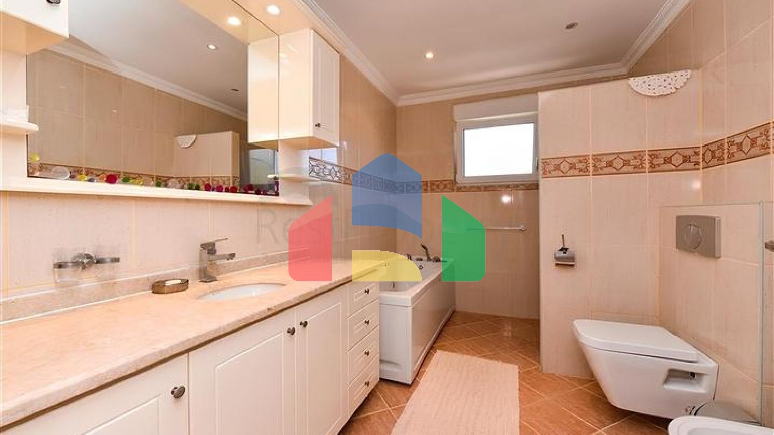 Трёхспальная вилла с элегантным ремонтом