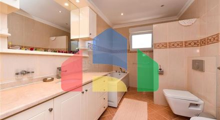 Трёхспальная вилла с элегантным ремонтом