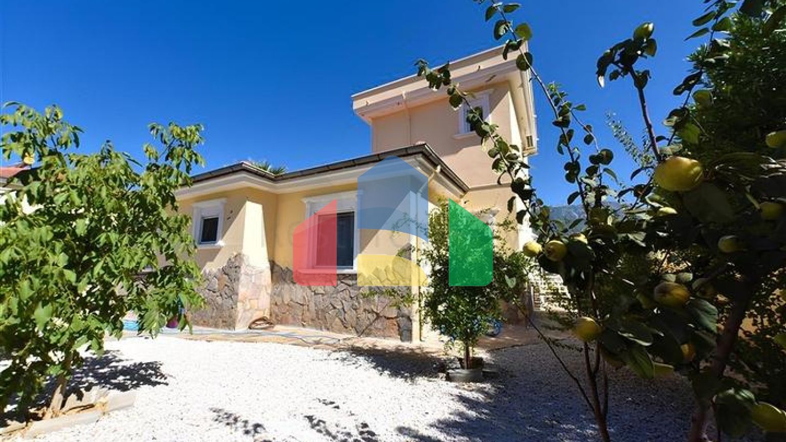 Трёхспальная вилла с элегантным ремонтом