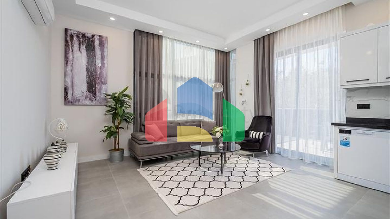 Меблированная трехкомнатная квартира в районе Каргыджак