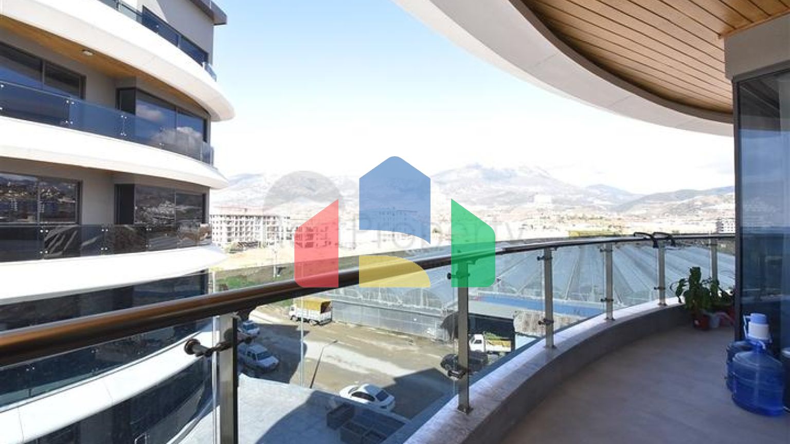 Мебльована трикімнатна квартира на першій береговій лінії