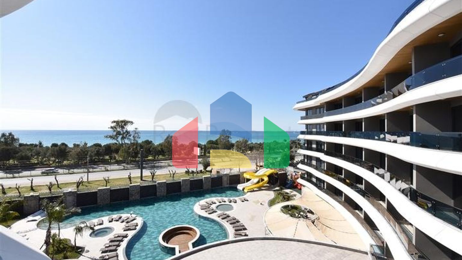 Мебльована трикімнатна квартира на першій береговій лінії