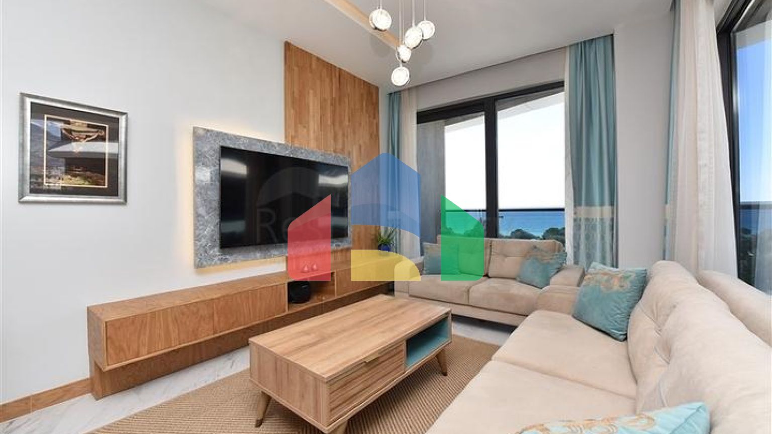 Мебльована трикімнатна квартира на першій береговій лінії