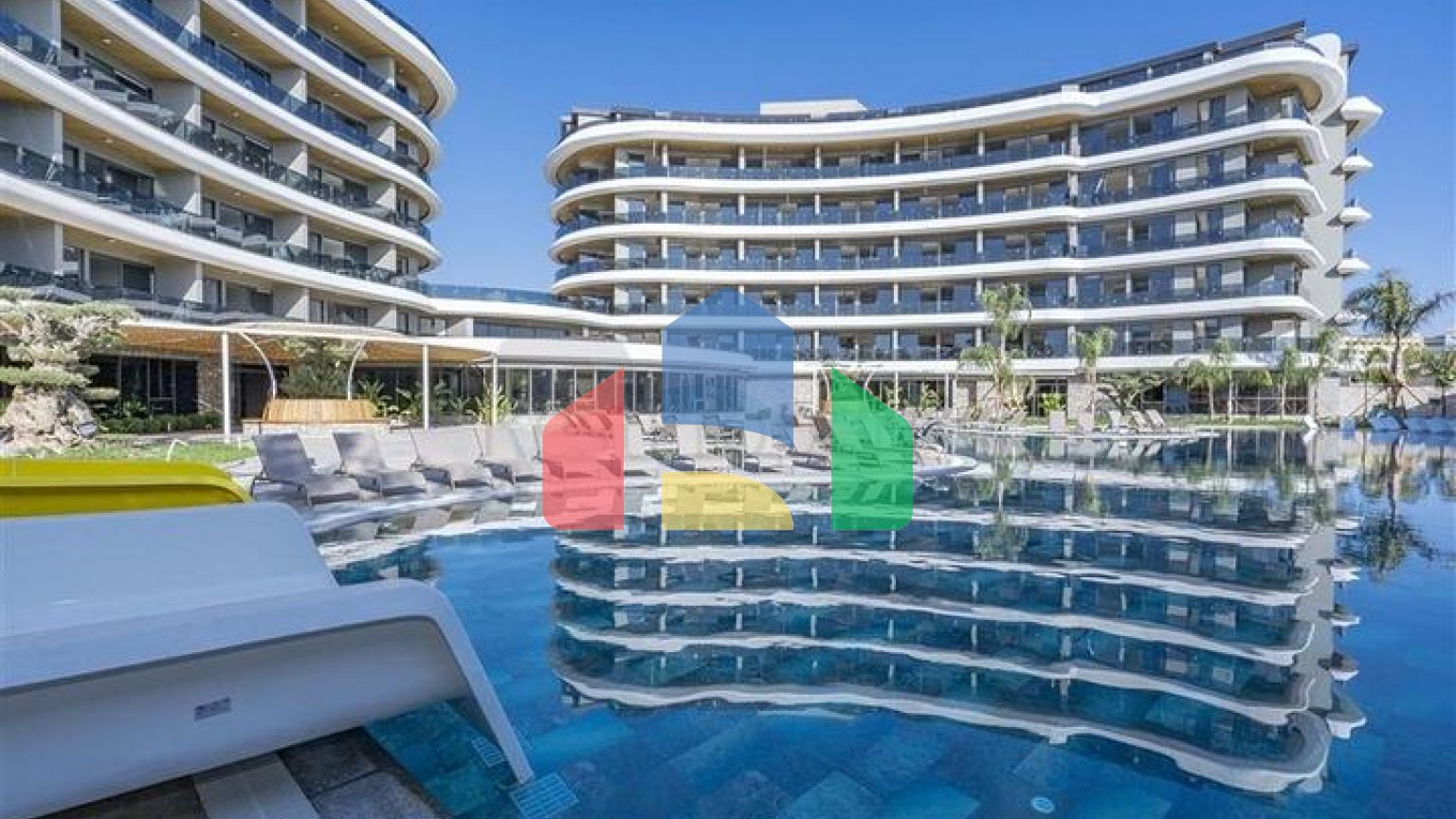 Мебльована трикімнатна квартира на першій береговій лінії