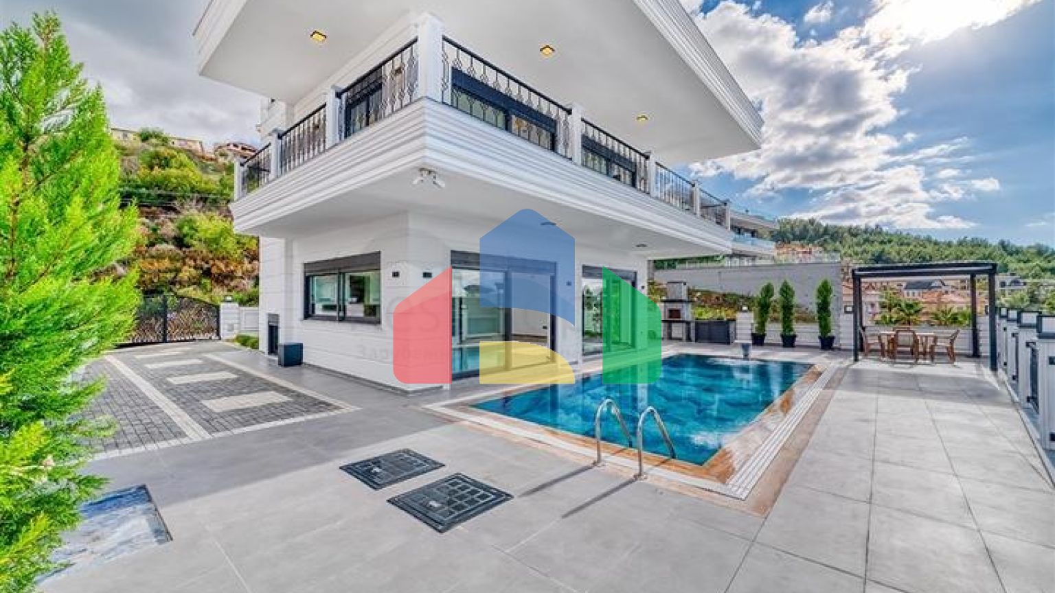 Ексклюзивна вілла з приголомшливим видом на Середземне море