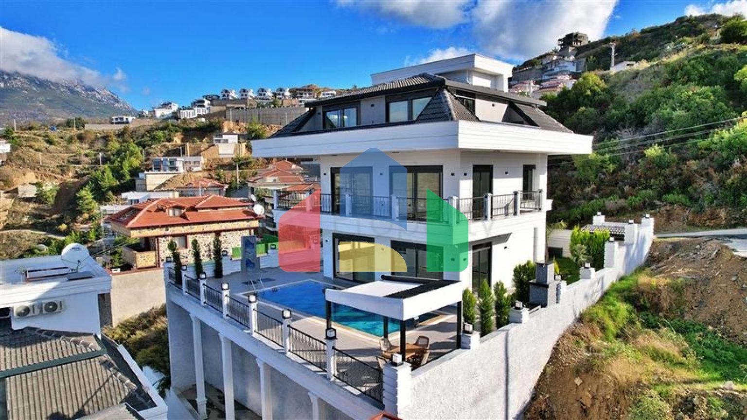 Ексклюзивна вілла з приголомшливим видом на Середземне море