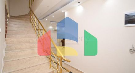 Вілла в Сіте 4+1 з невеликим садом і видом на море і гори в мальовничому районі Каргиджак