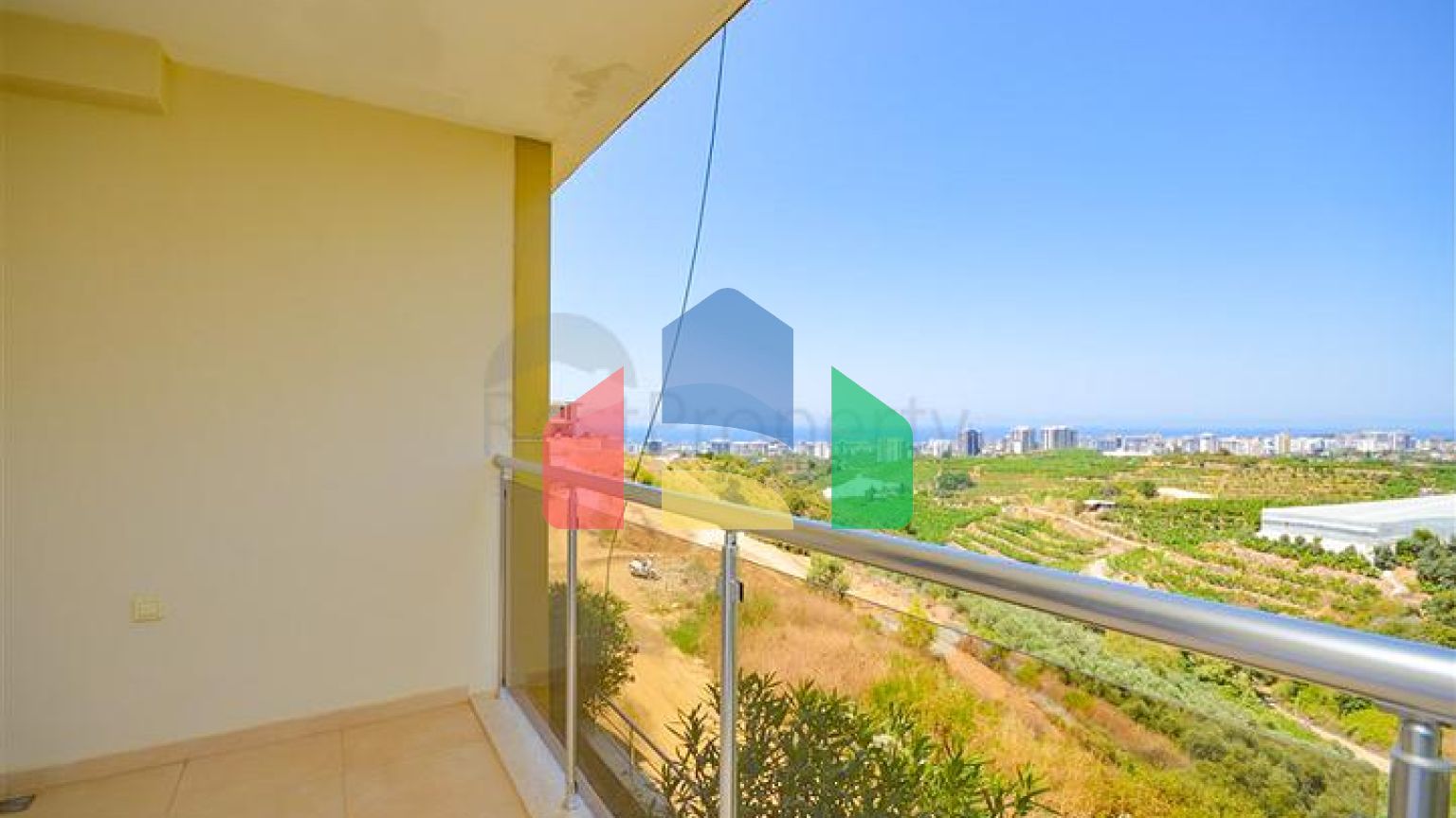 Вілла в Сіте 4+1 з невеликим садом і видом на море і гори в мальовничому районі Каргиджак