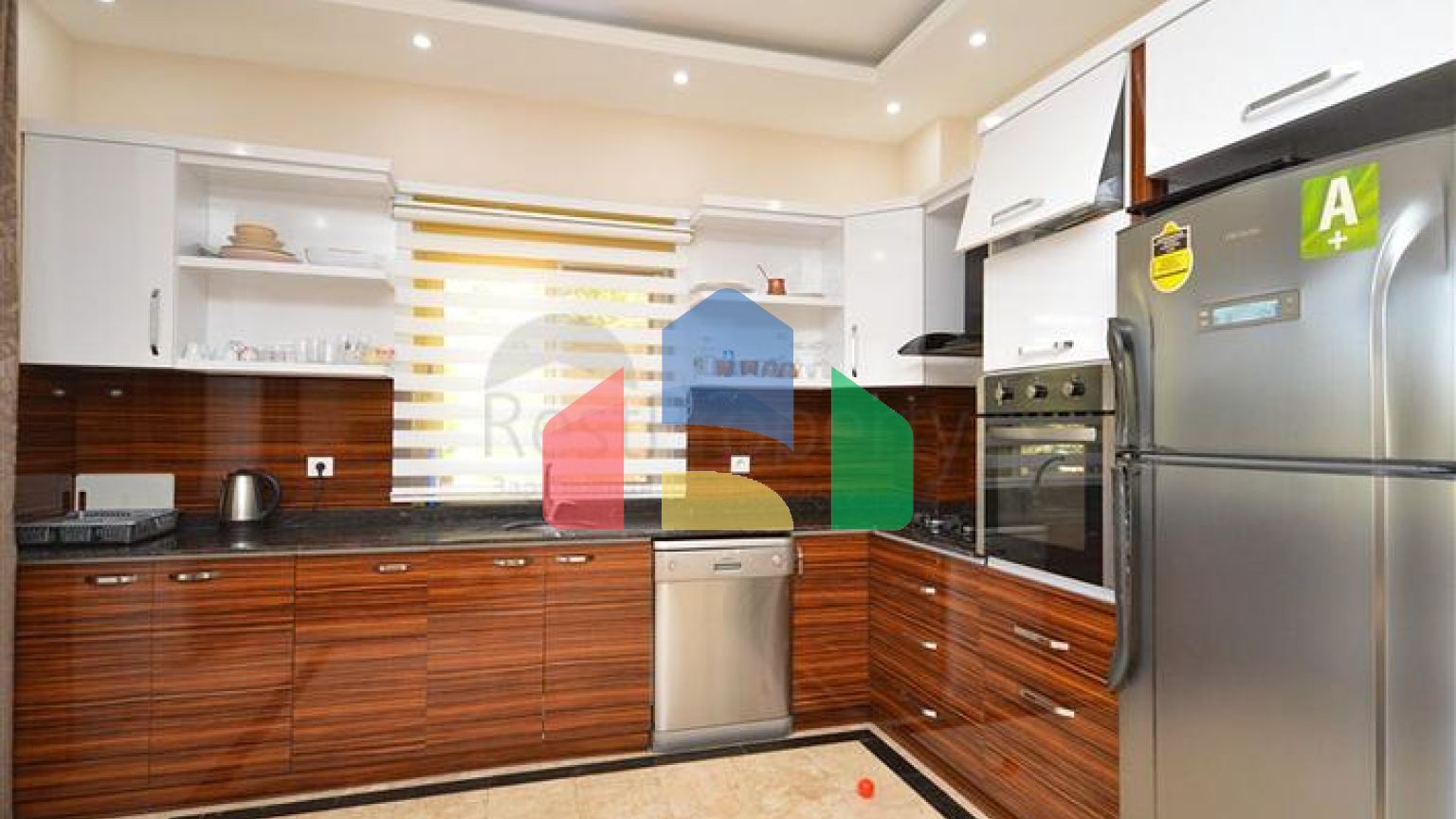 Вілла в Сіте 4+1 з невеликим садом і видом на море і гори в мальовничому районі Каргиджак