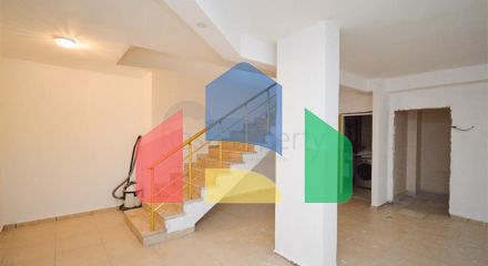 Вілла в Сіте 4+1 з невеликим садом і видом на море і гори в мальовничому районі Каргиджак