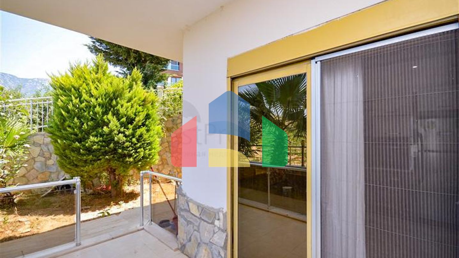 Вілла в Сіте 4+1 з невеликим садом і видом на море і гори в мальовничому районі Каргиджак