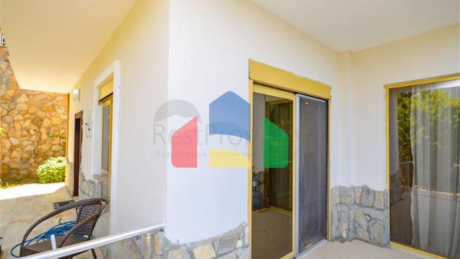 Вілла в Сіте 4+1 з невеликим садом і видом на море і гори в мальовничому районі Каргиджак