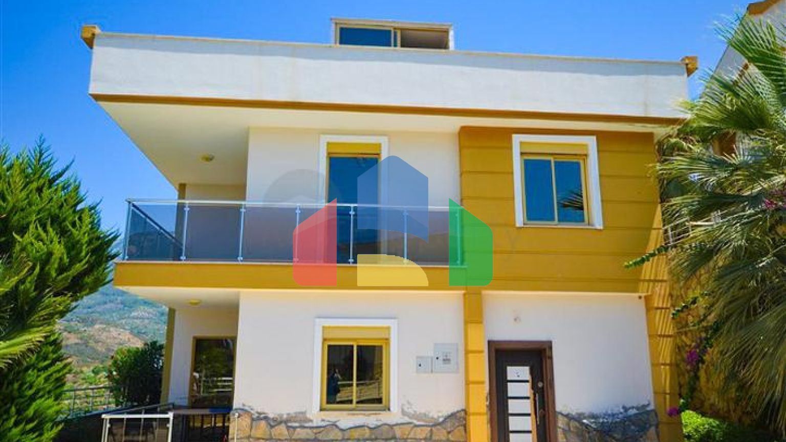 Вілла в Сіте 4+1 з невеликим садом і видом на море і гори в мальовничому районі Каргиджак