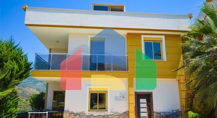 Вілла в Сіте 4+1 з невеликим садом і видом на море і гори в мальовничому районі Каргиджак