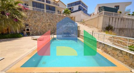 Вілла в Сіте 4+1 з невеликим садом і видом на море і гори в мальовничому районі Каргиджак