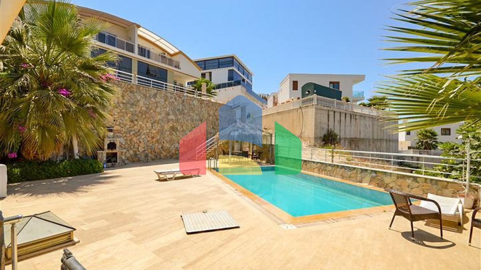 Вілла в Сіте 4+1 з невеликим садом і видом на море і гори в мальовничому районі Каргиджак