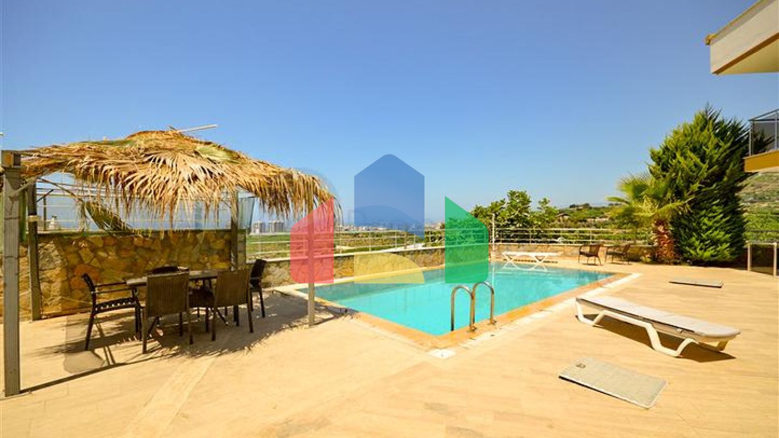 Вілла в Сіте 4+1 з невеликим садом і видом на море і гори в мальовничому районі Каргиджак