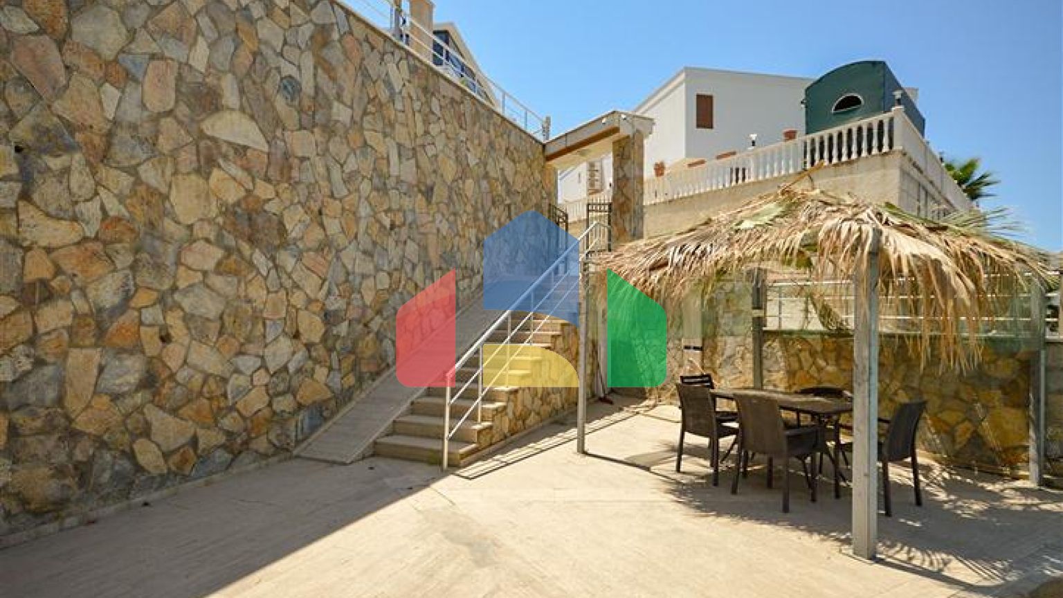 Вілла в Сіте 4+1 з невеликим садом і видом на море і гори в мальовничому районі Каргиджак