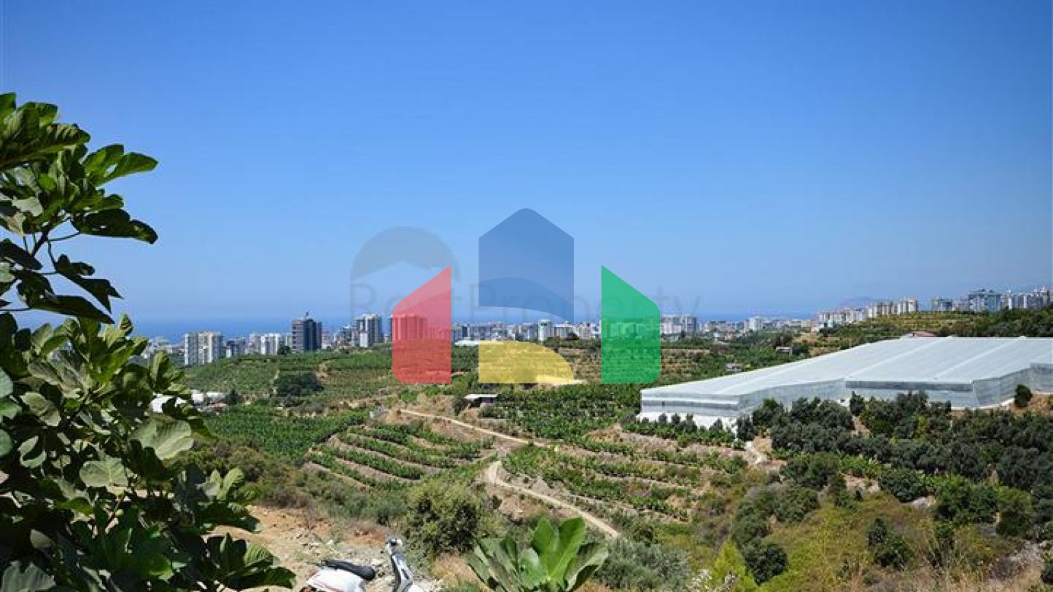 Вілла в Сіте 4+1 з невеликим садом і видом на море і гори в мальовничому районі Каргиджак