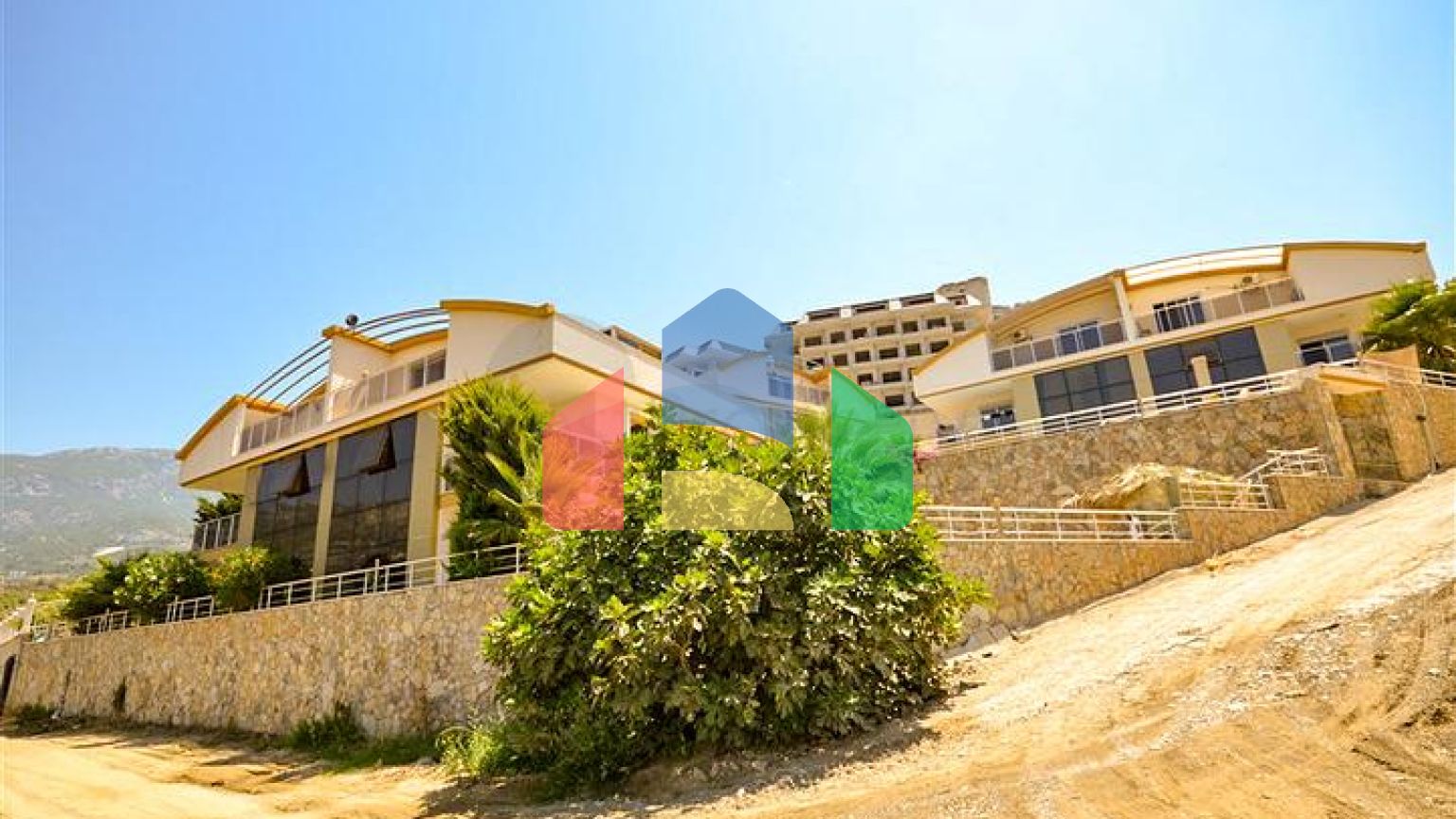 Вілла в Сіте 4+1 з невеликим садом і видом на море і гори в мальовничому районі Каргиджак