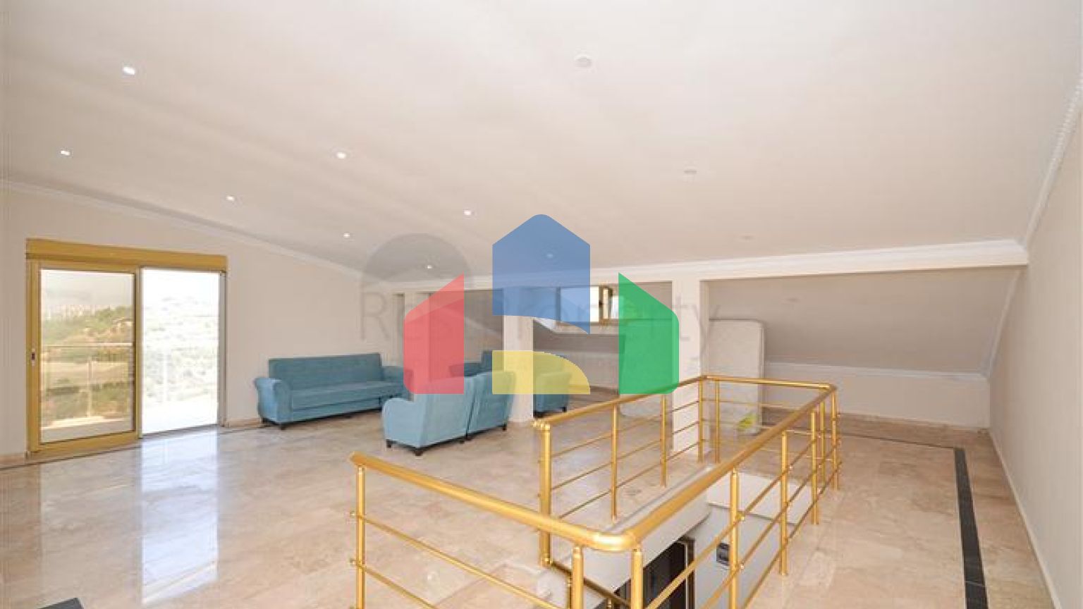 Вілла в Сіте 4+1 з невеликим садом і видом на море і гори в мальовничому районі Каргиджак