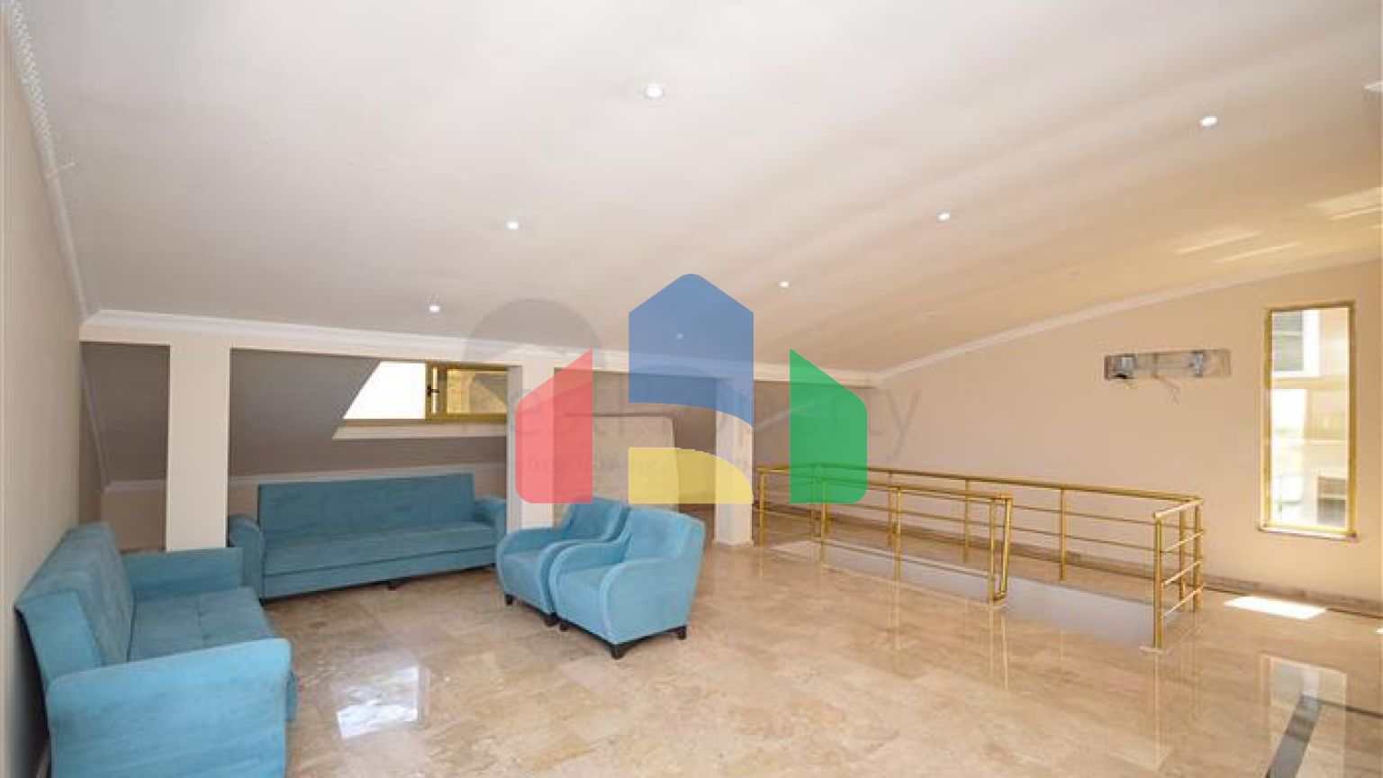 Вілла в Сіте 4+1 з невеликим садом і видом на море і гори в мальовничому районі Каргиджак